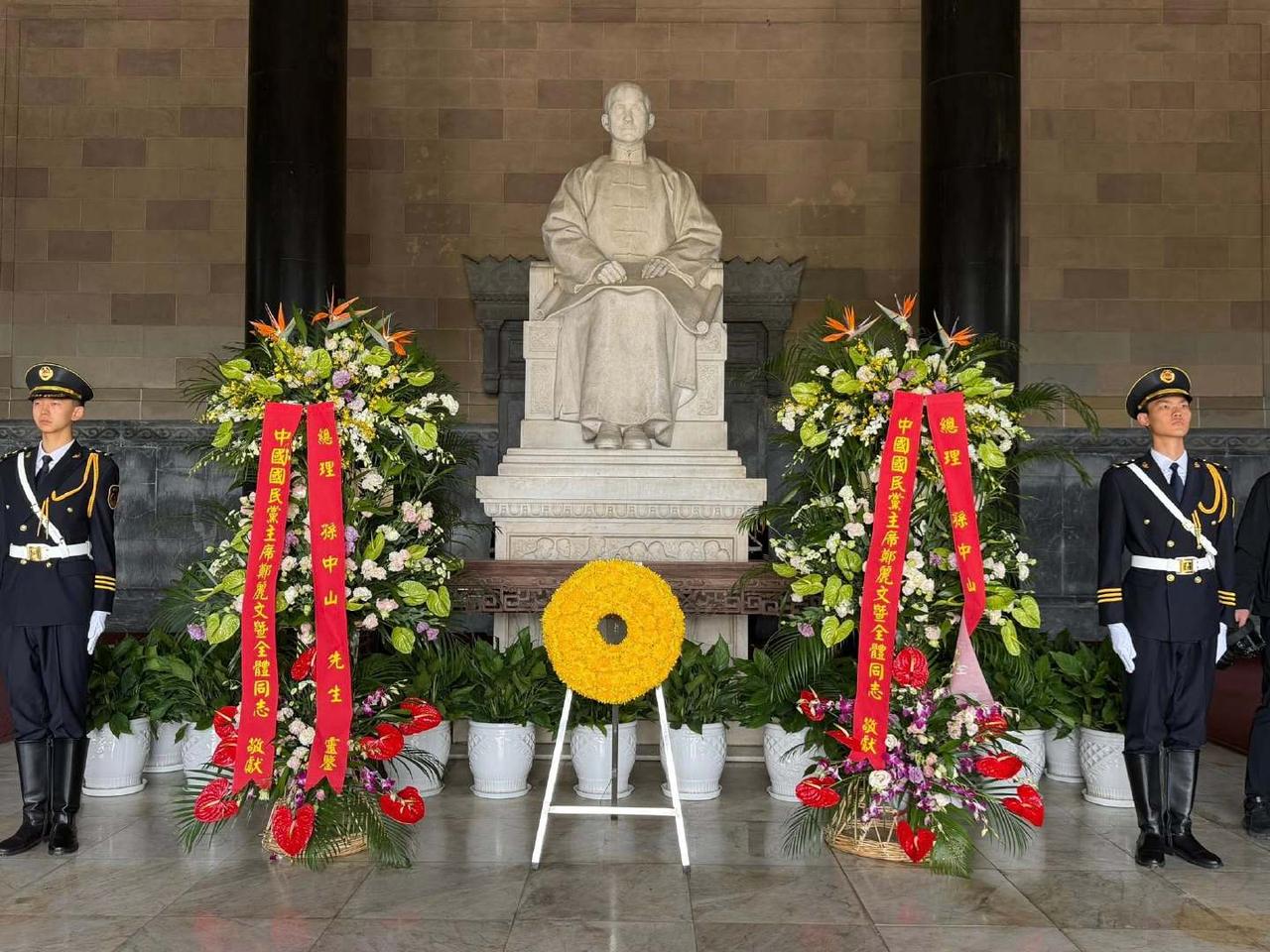 4月8日即今天上午，国民党主席郑丽文在南京拜谒中山陵。