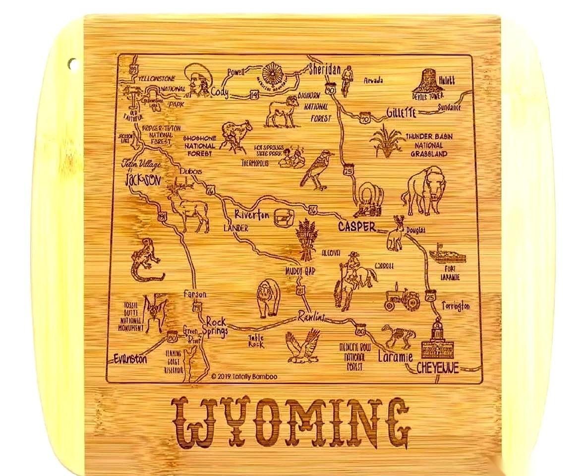 一个男人，去了趟美国怀俄明州，就因为多看了两眼当地的菜板子……
结果，那个州的菜