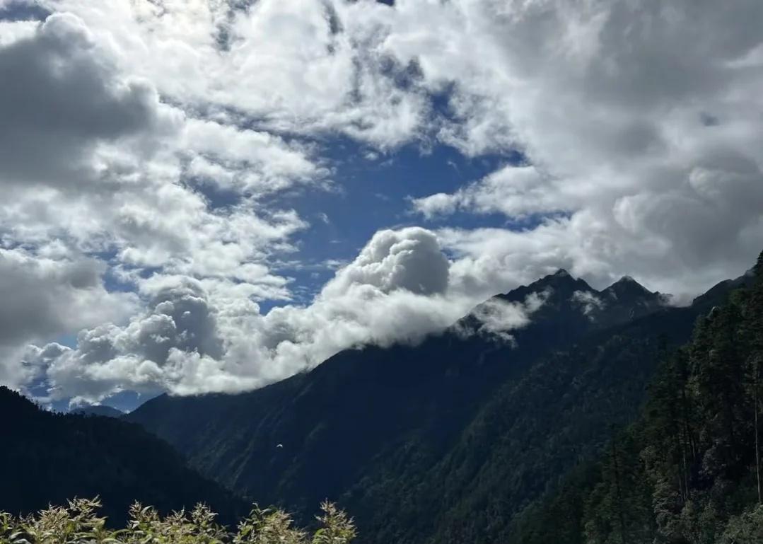 🏔南极洛：闯入上帝遗落的蓝眼泪
这里不是瑞士，却有着阿尔卑斯般的雪山湖泊
这里