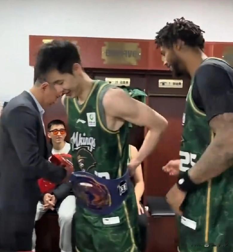 力挺！所罗门谈郭昊文：

“我认为郭昊文值得一个中国男篮的集训名额。”

“你可