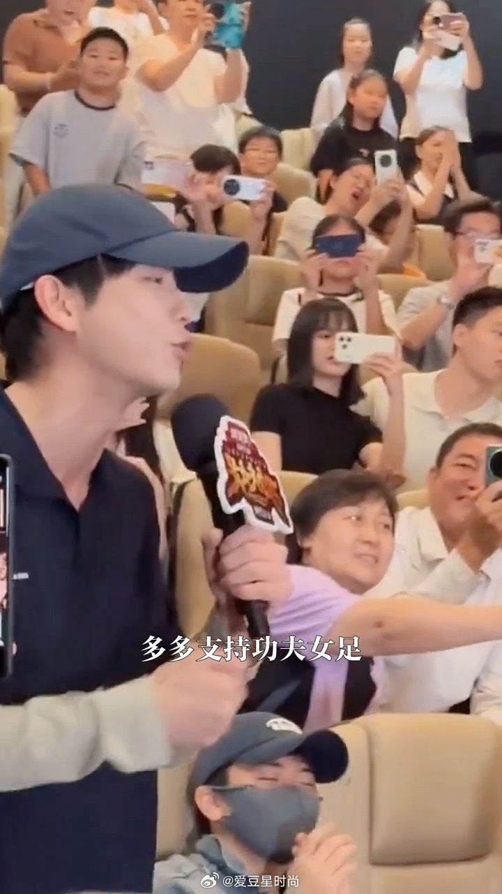 彭昱畅一直想通过张艺兴认识周星驰 哈哈哈哈哈哈 