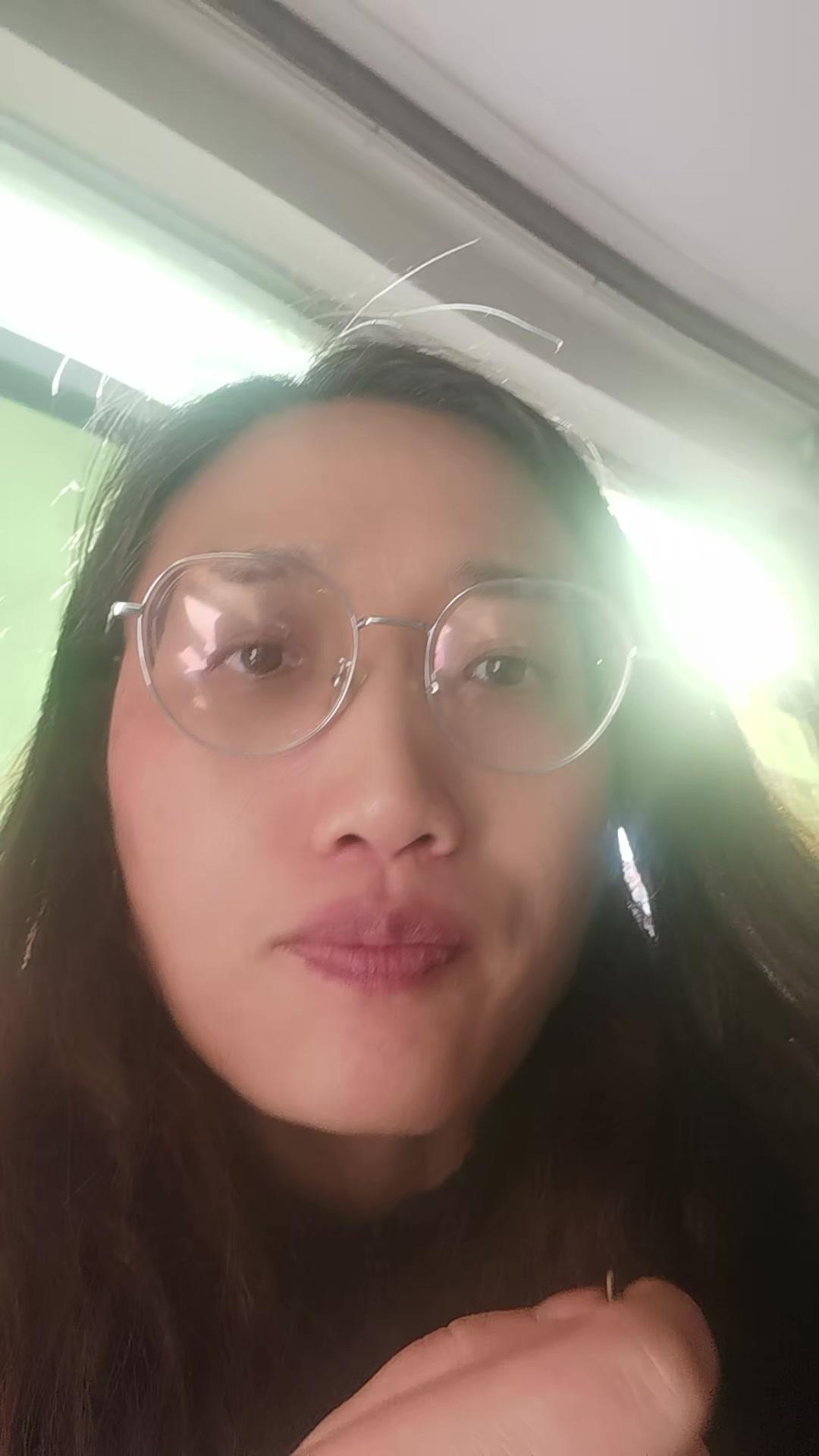 找对象该选好看的还是对我好的？💡阿姨的观点很直接：找个帅的。她说对你好的可能是