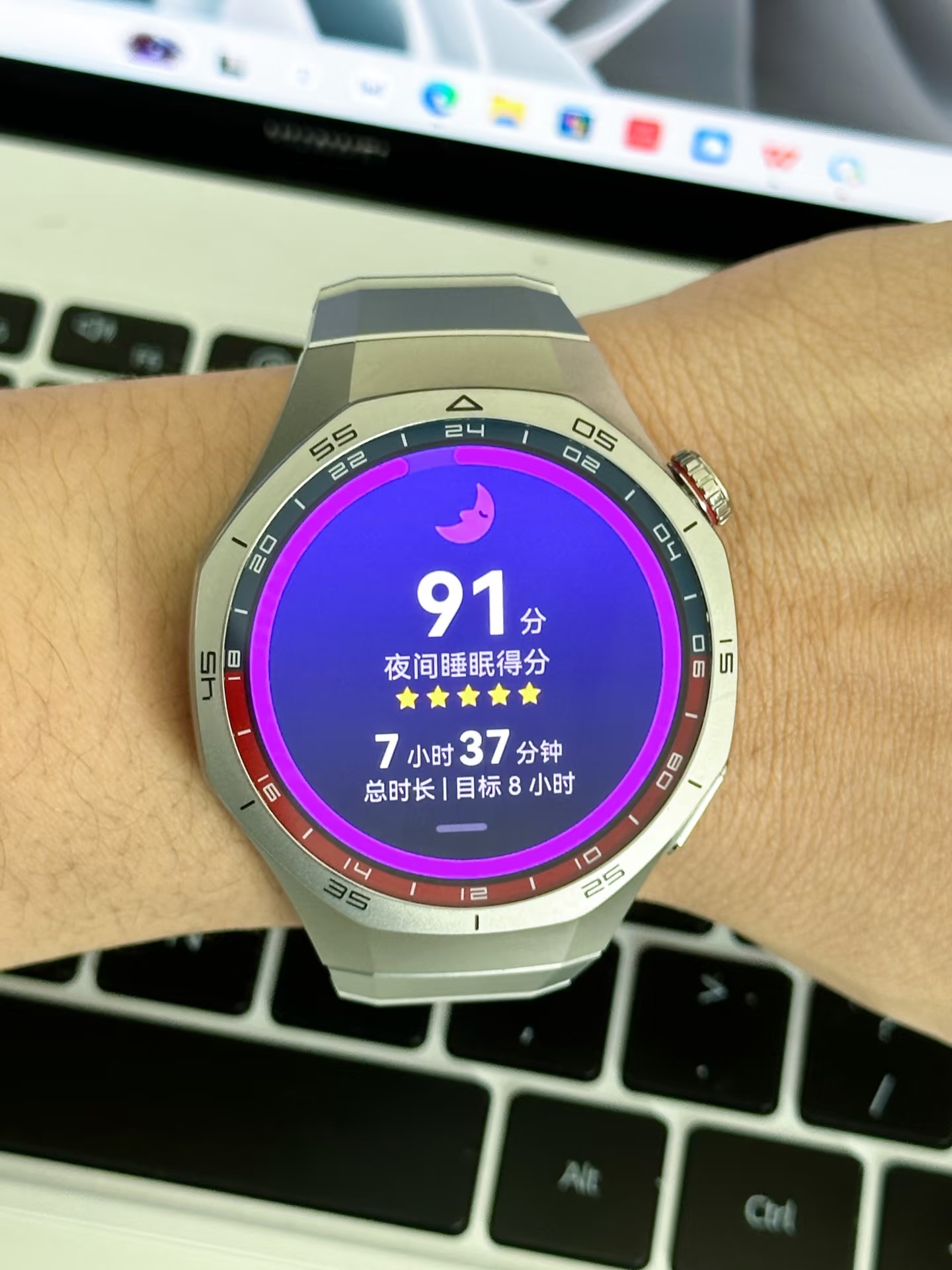 为什么戴了智能手表反而睡不好 确实，最早的时候试过，包括手环，觉得还是有点碍事。