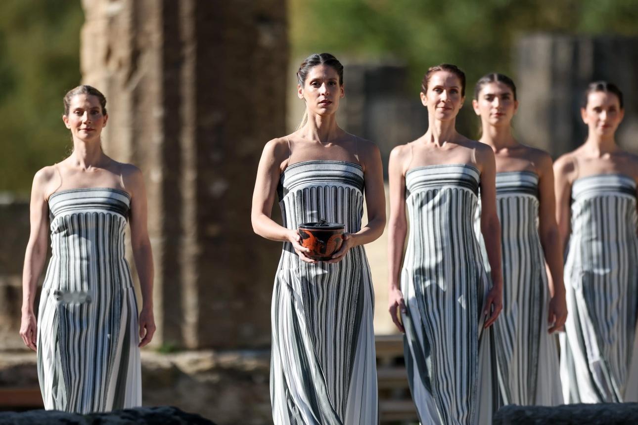 2026年米兰冬奥会的圣火采集仪式将进行，火炬传递将开始，冬奥会进入最后的倒计时