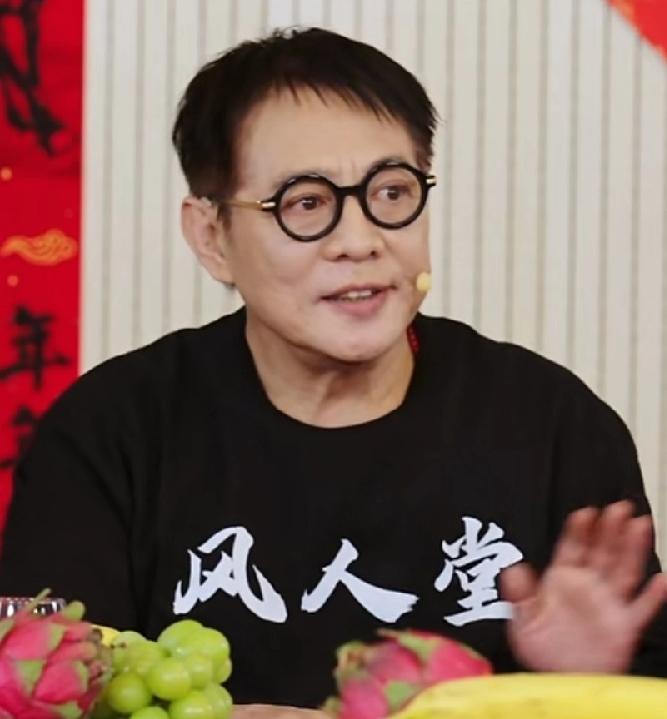 李连杰、吴京、谢苗，三位北京老乡，老中年三代武打影星代表，一起同框直播，难得一见