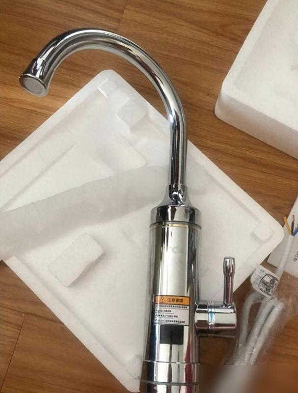 冬天洗个手都冻得直抖，等热水要放半盆水，太糟心了！最近看有人说电加热水龙头是智商