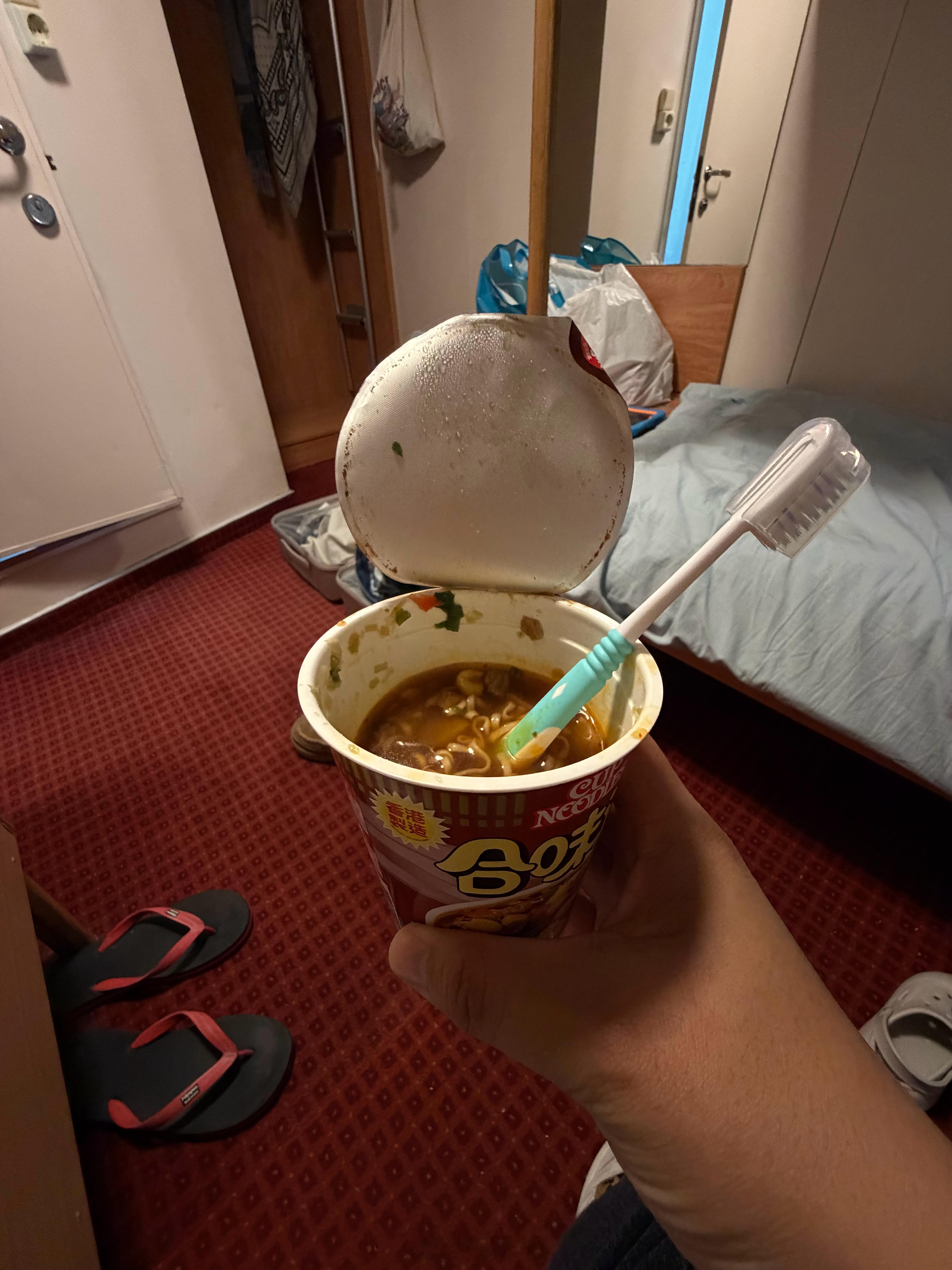 坐船去意大利，翻出泡，tm面里面没叉子！没筷子！啊啊啊啊啊啊啊啊 阿尔巴尼亚