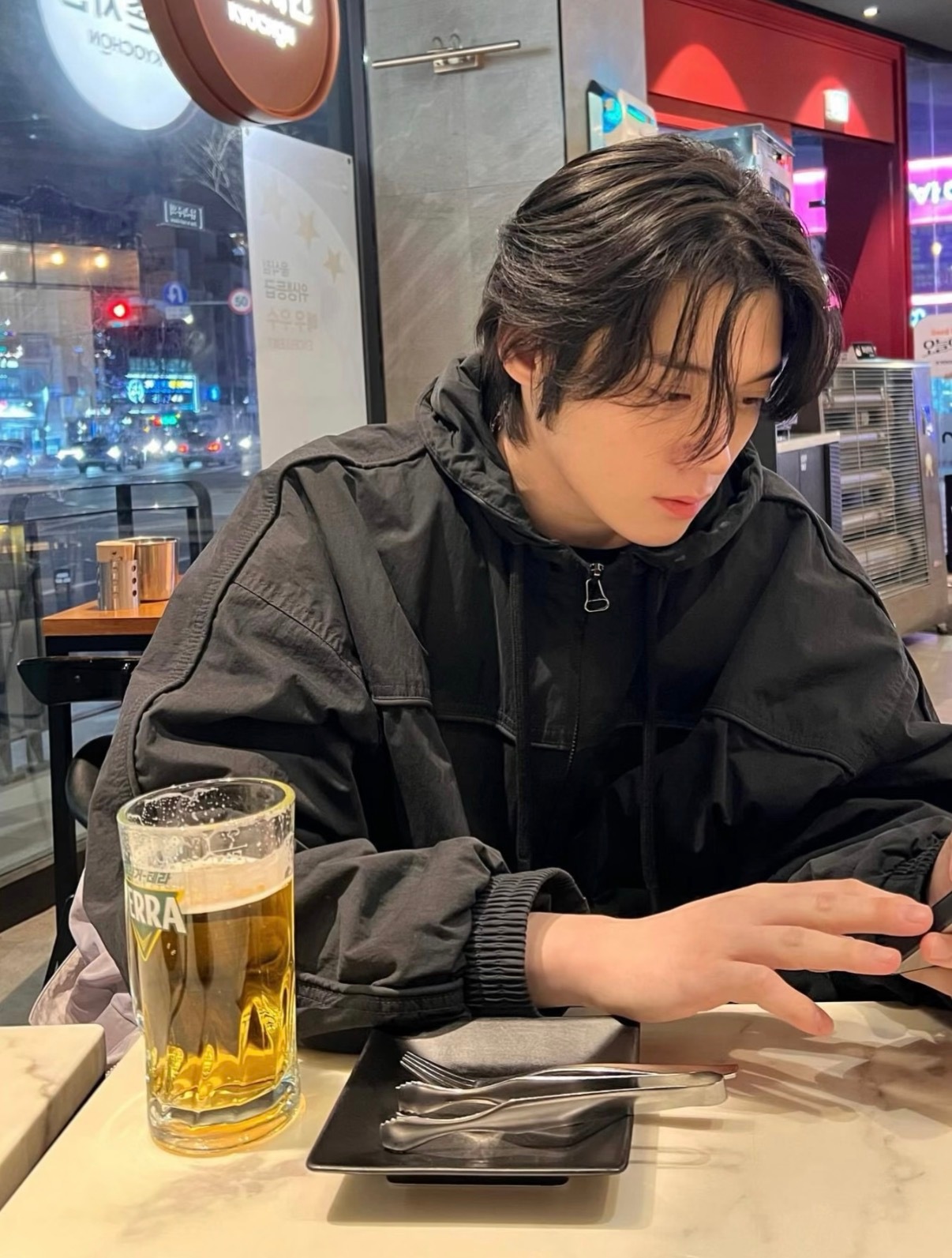 看韩腐有一点好，不管脸如何，攻的体格和身材真的很攻，受的身材也不会干瘦，韩国男人