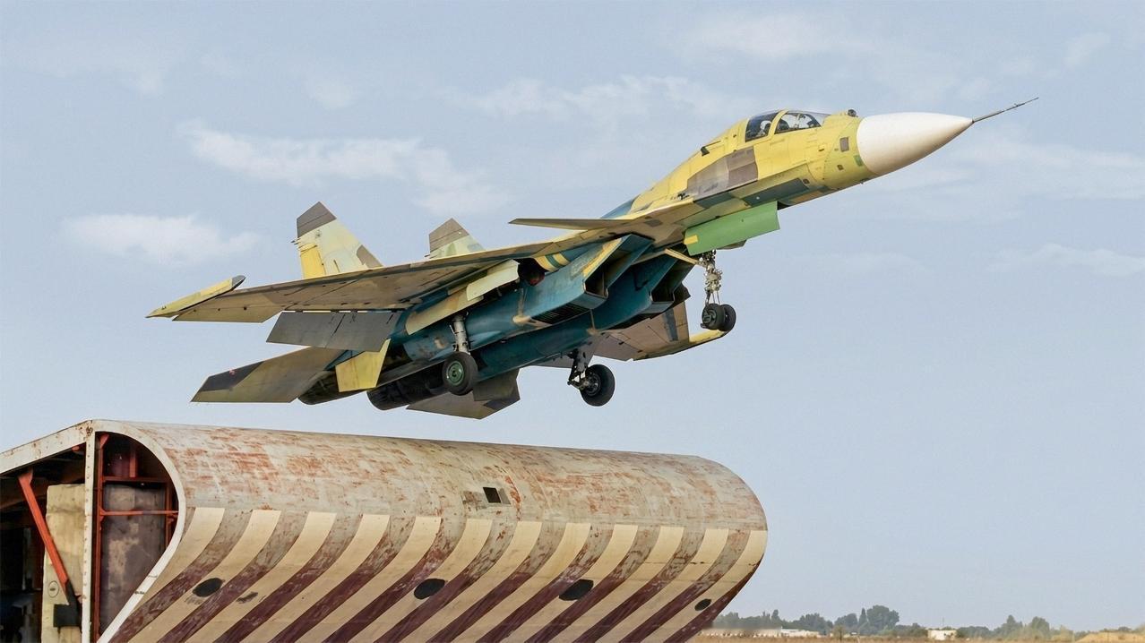 Su-27KUB模拟滑跃起飞