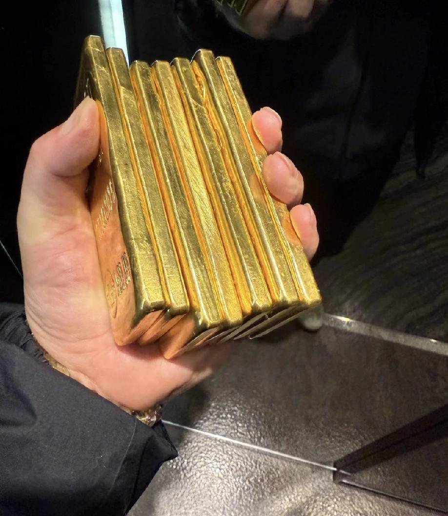 收金2年真心劝：200克以上别卖！
黄金和房子根本没法比
 
收了2年黄金，今天