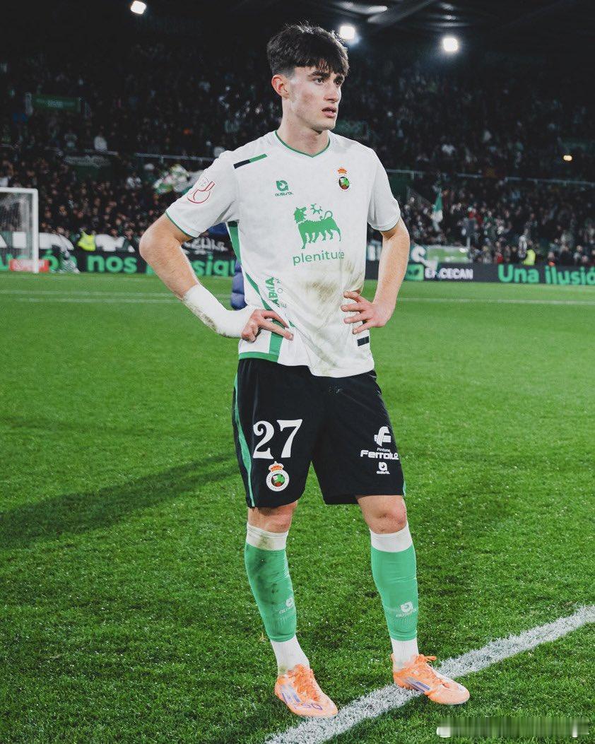 【伤病/西乙】桑坦德竞技前锋马内克斯-洛萨诺训练中右膝前十字韧带撕裂。月底才年满