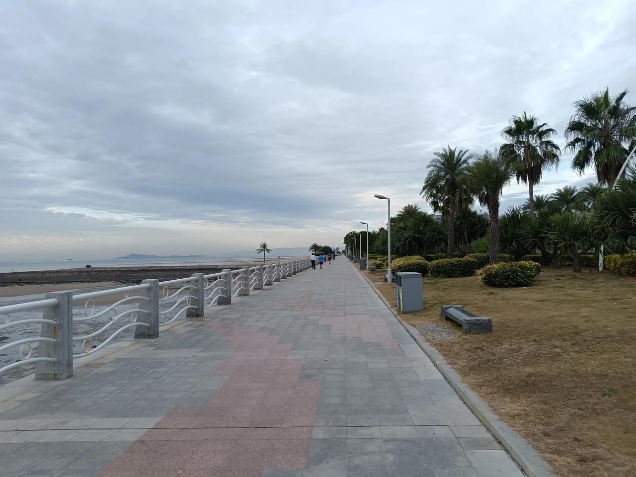 早饭后漫步海滨大道