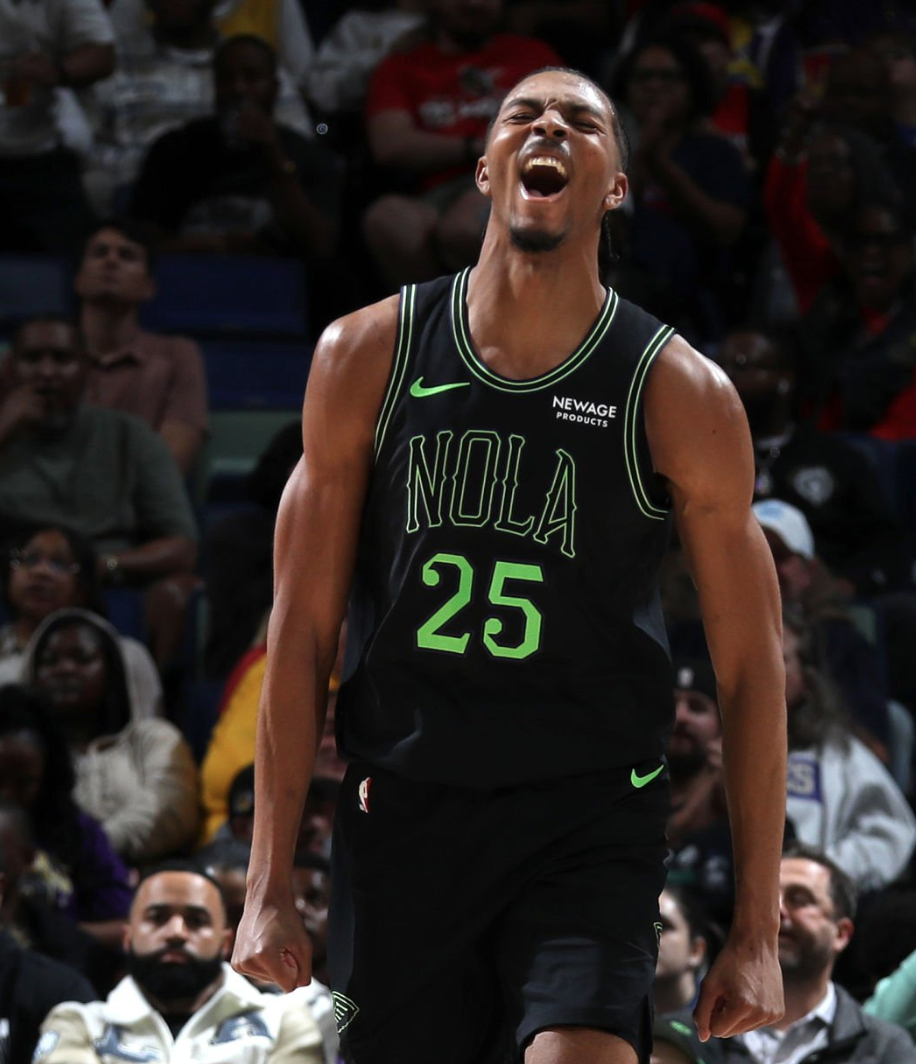 陌生！最近5场比赛，湖人限制对方三分命中率仅仅30.1%，联盟最低。（雷霆同期让