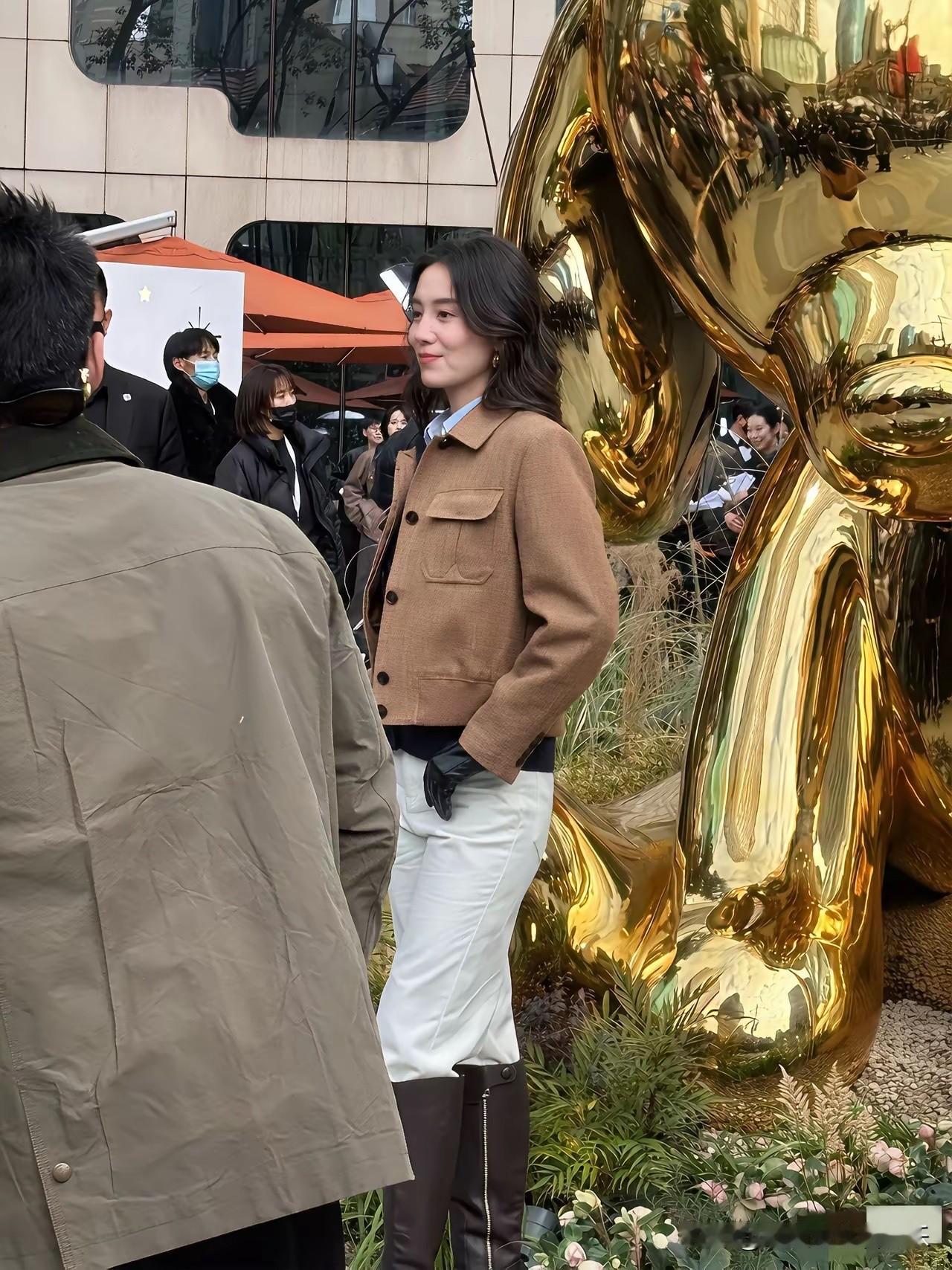 老天呐，女神现实中居然那么漂亮，，韵味十足！