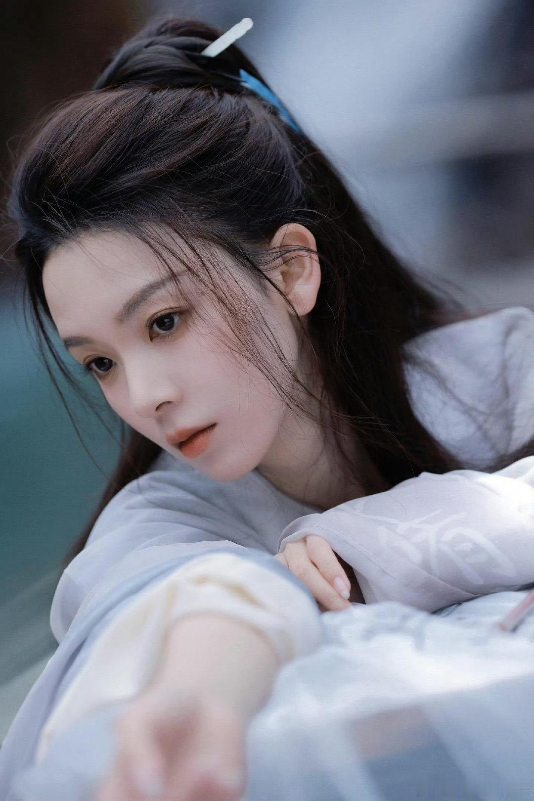 曝邓为陈瑶合作百妖谱邓为陈瑶或将合作百妖谱感觉郭敬明向来就很会挑外形出众的演员，