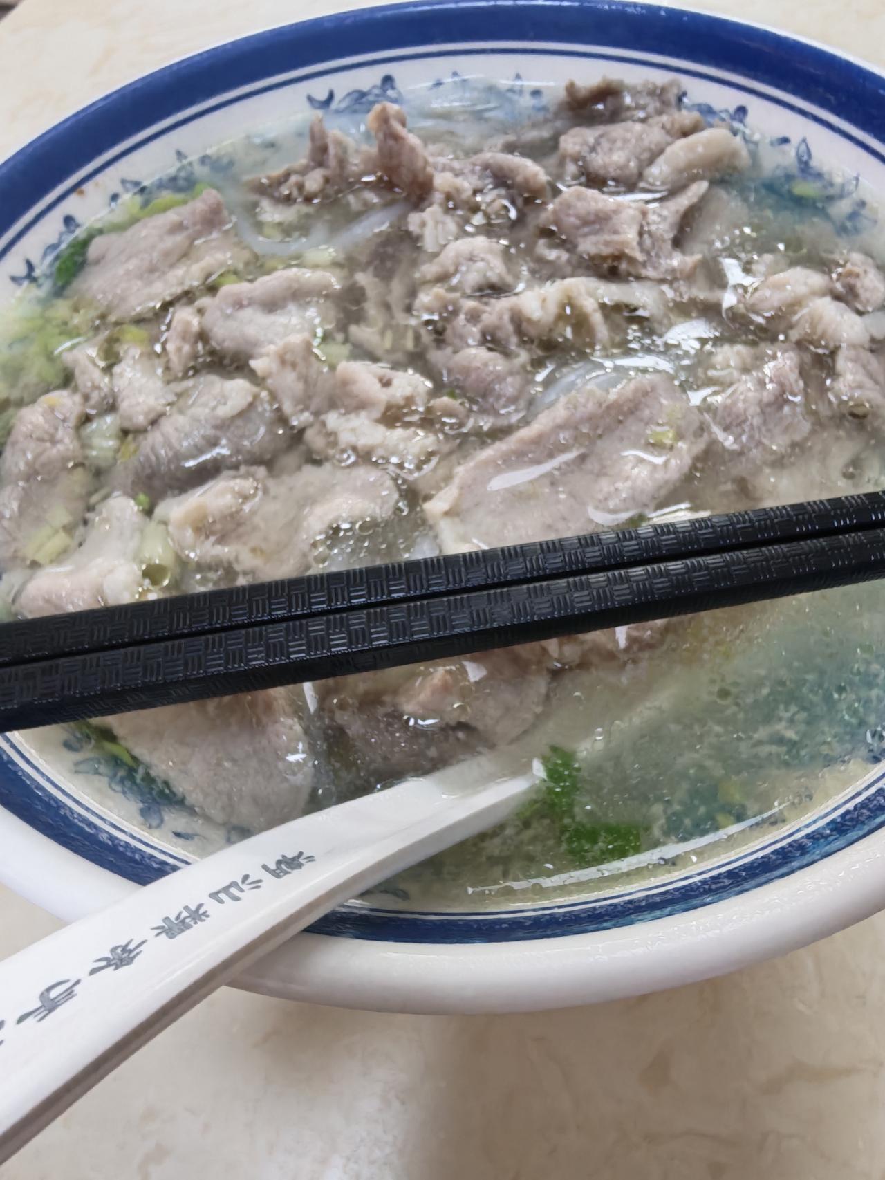 晒出你的本地生活在深圳你真的可以随时都看到有潮汕汤粉可以吃，这个味道每一家都做的