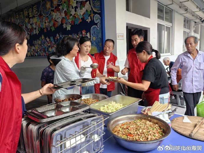 衢州老人一句我听安排暖了防台现场 最见功力的是这份“把过往灾情，当成今天的教材”