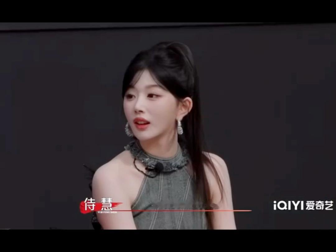 总被网友拿妆造长相拿来对比捆绑，孔雪儿直面争议坦言反感频繁对比拉踩，每位艺人都有