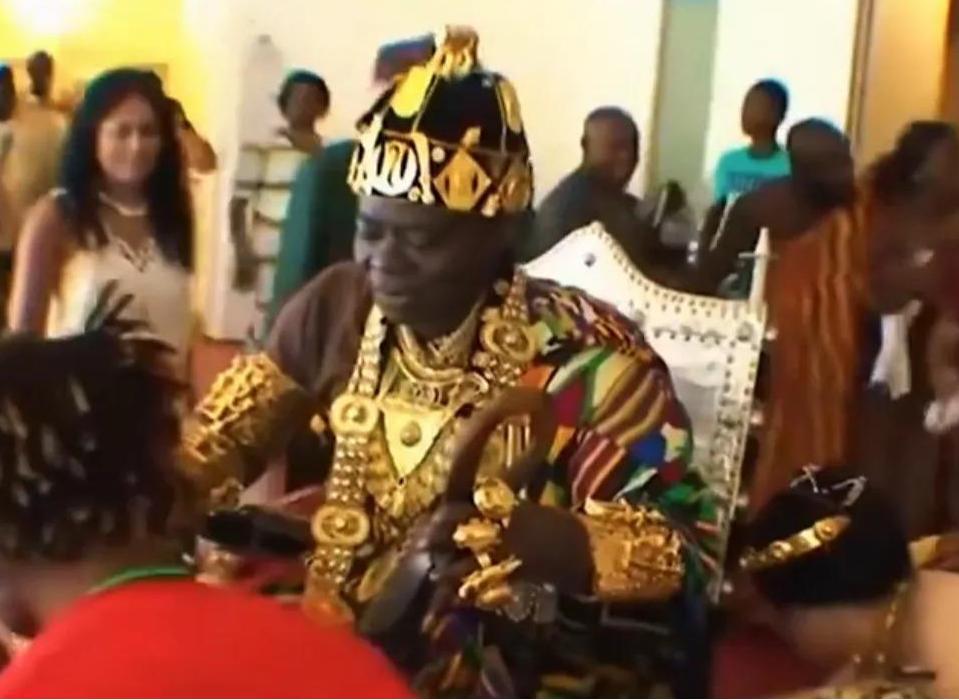 【非洲“奇葩”国王班萨，打工30年养活20万子民，继位方式别具一格】
您见过这样