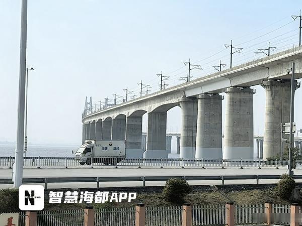 最高节省118.8元！ 泉州湾跨海大桥货车通行费降了 泉州湾跨海大桥是连接晋江两