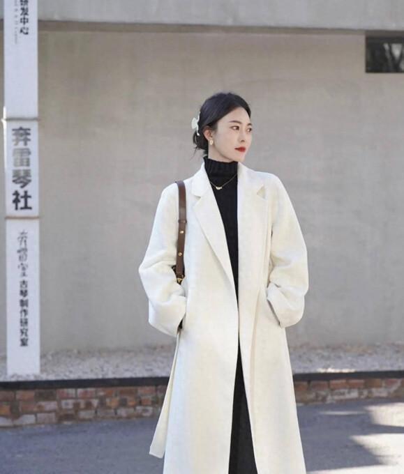 冬季有品味的女人钟情‘大衣 + 针织衫’穿搭，尽显温柔、保暖与气质