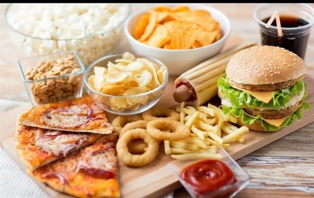 在美国，你要是看到一些体态肥胖，屁股大，满身肉的人，那一定是穷人；而看到身材苗条