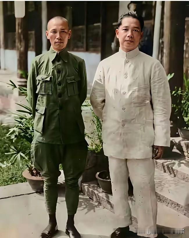 万万没想到，老蒋居然那么瘦，我开始还以为是一个胖子呢！[捂脸][捂脸][捂脸]