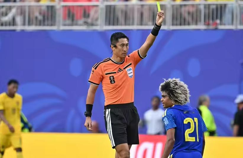 2026世界杯 裁判团队设备是：穿戴通讯摄像设备、判罚智能设备、基础执法装备、V