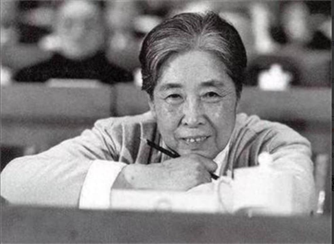 2004年，83岁的王光美将儿子刘源叫回家中并说：“去安排一下，和你毛伯伯后人聚