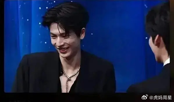 张凌赫以后不许再笑了…