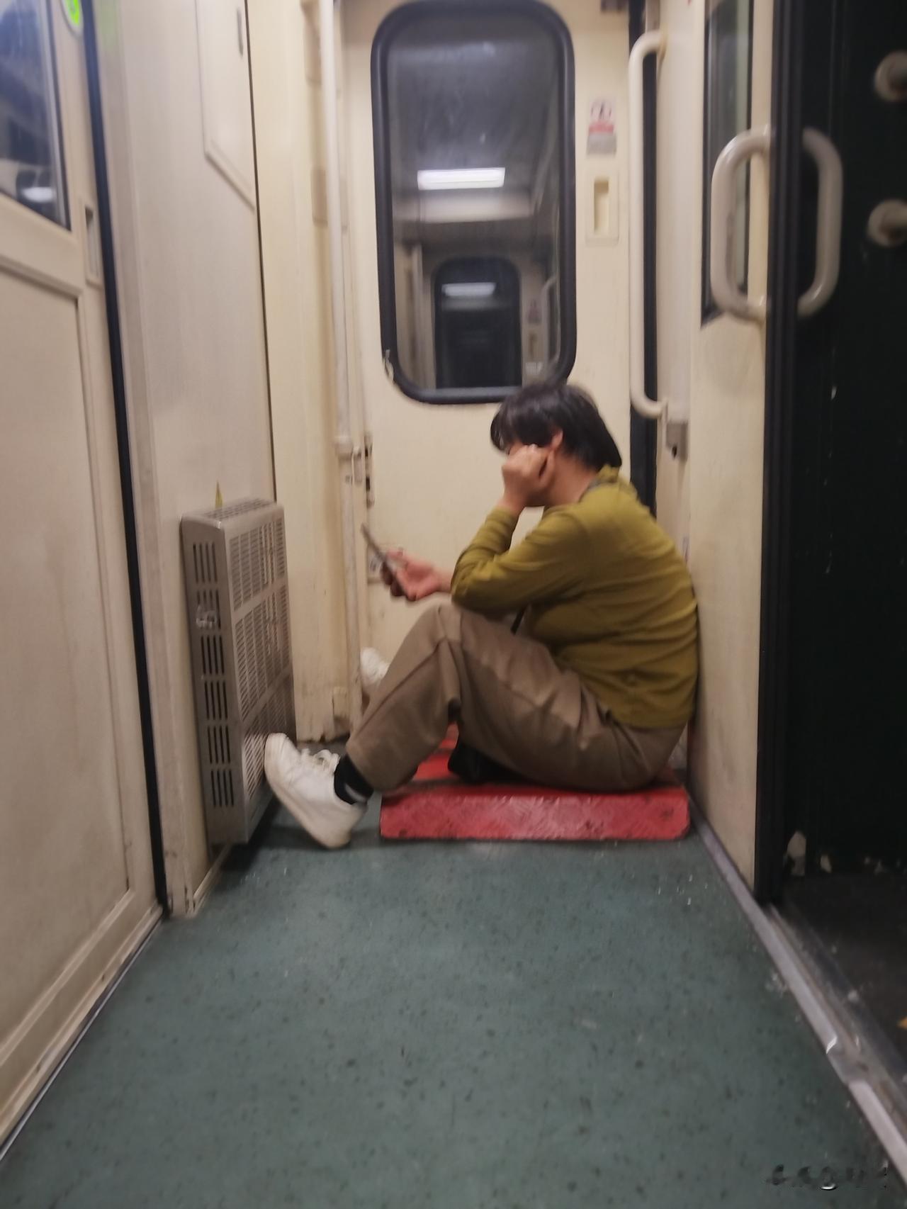 我挺佩服我自己的，昨晚从徐州站乘坐z156列车到哈尔滨西，全程18小时36分，而