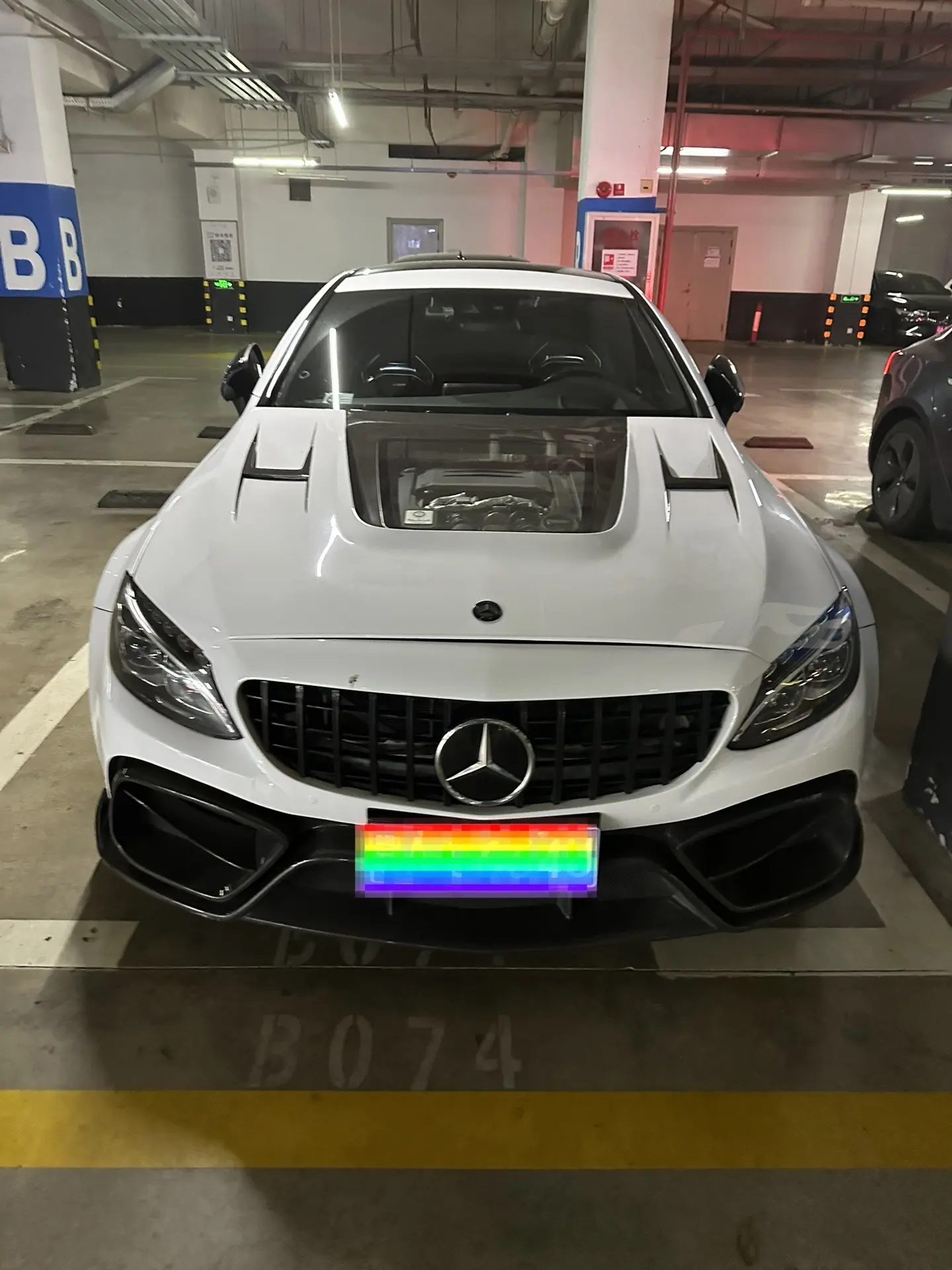 메르세데스 AMG C63S 街拍豪车