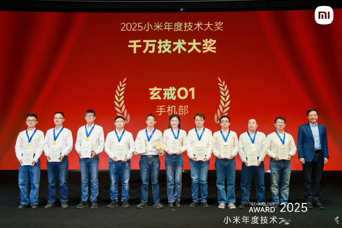 小米千万技术大奖新的一年，比涨工资先来的是雷总的千万大奖！祝贺玄戒O1团队拿下小