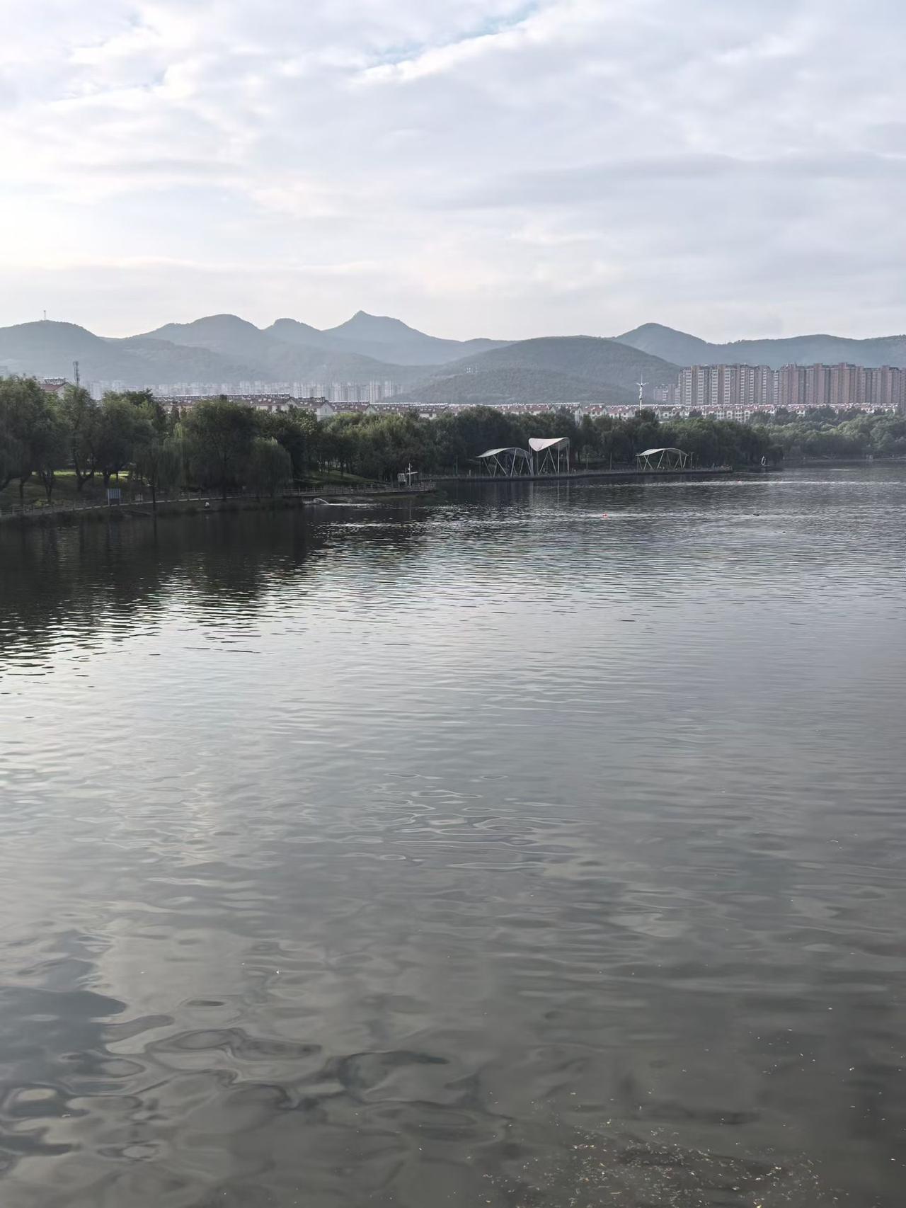 山水之间
黎明时分