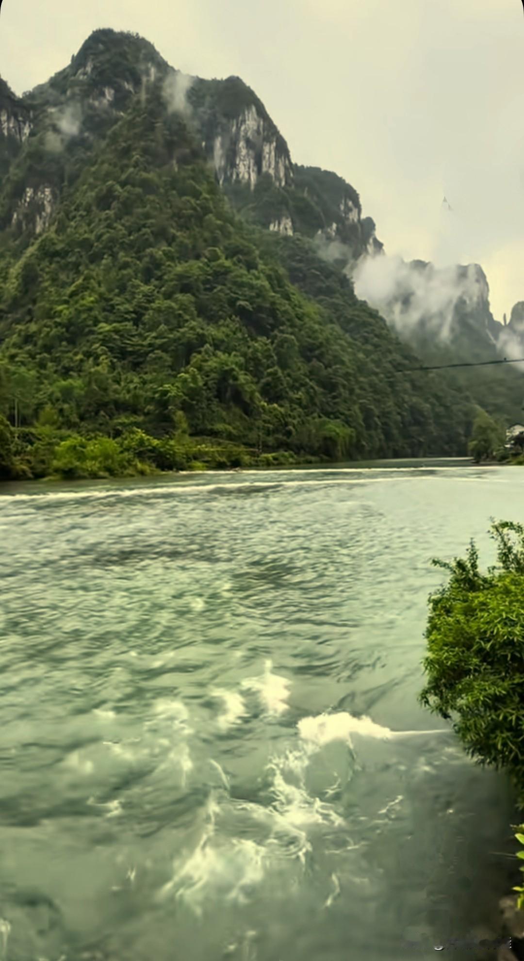 我看了个殡葬师分享，他说死亡带给他九节课。估计是见多了生离死别，他这话还挺值得寻