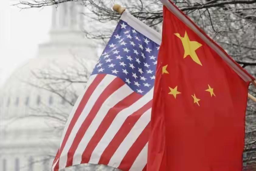 在世界政经棋局上，“世界老二”从来都不是一个舒服的位置——老大美国总会不遗余力地