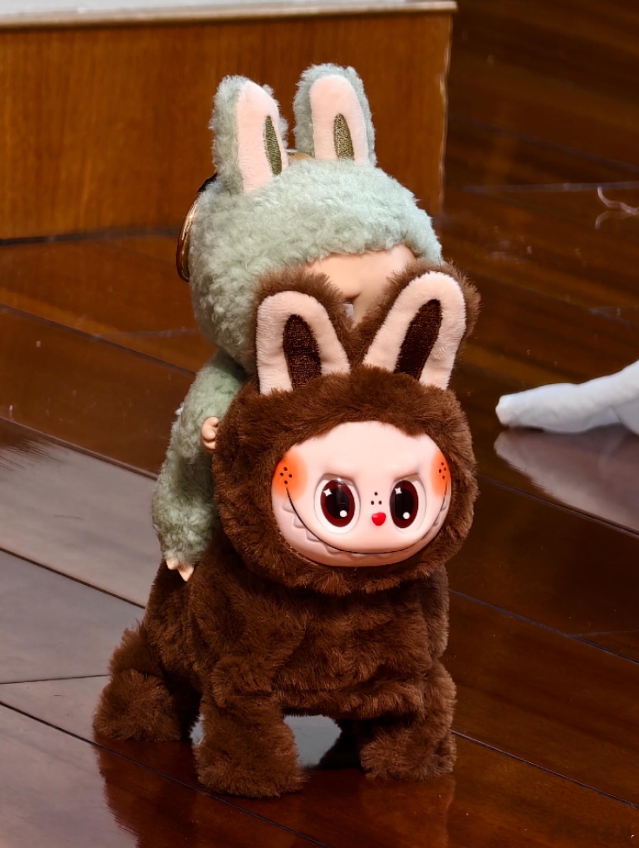 泡泡玛特4个月跌近44% 感觉labubu的热度，现在已经降下来了……之前那狂热