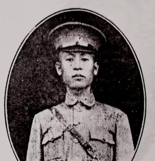 1949年初，大特务周伟龙出任国民党交通警察总局总队长，眼见国民党大厦将倾，他开