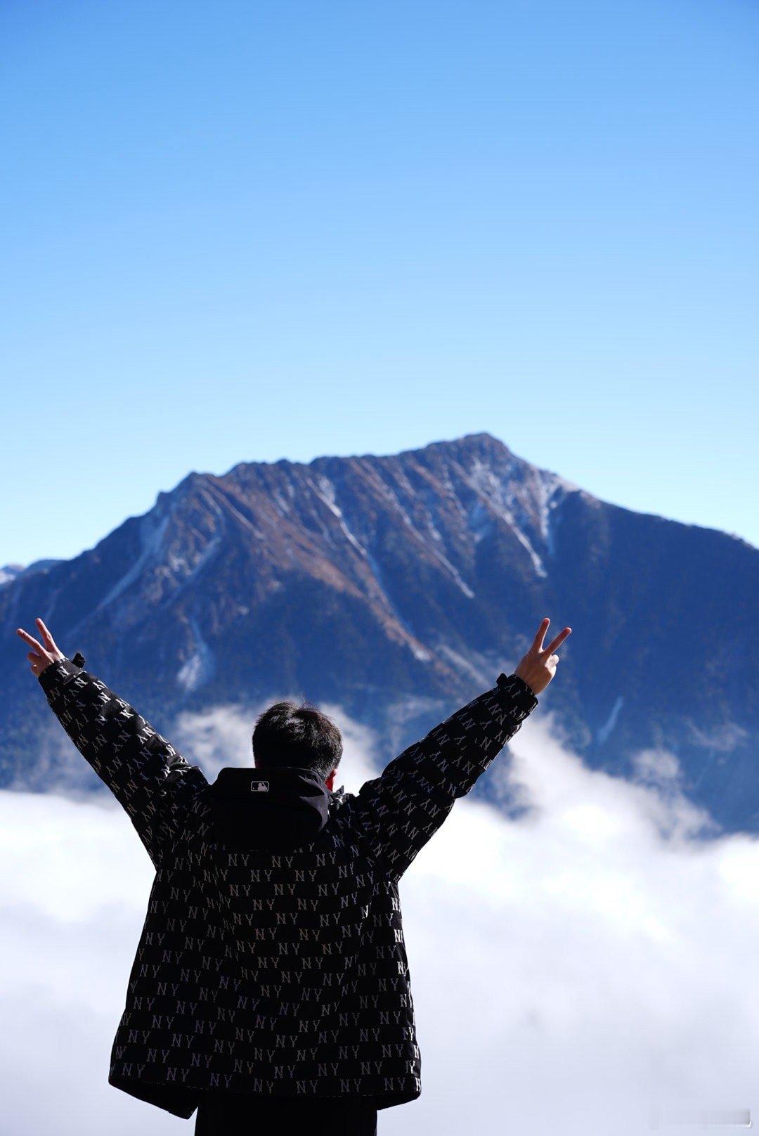 今天的云海有点绝，路上的风景都很美！ 阿坝·巴朗山