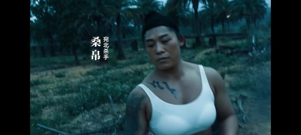 《扫毒风暴》把叨登洋酒的徐德胜灭口的俩杀手，扛树那俩，是俩女杀手[捂脸]我滴个天