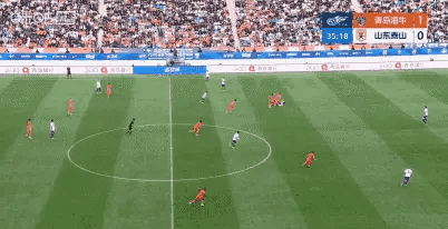 青岛海牛2-0领先山东泰山队了！
青岛海牛踢的并不多好，但是有侵略性。而山东泰山