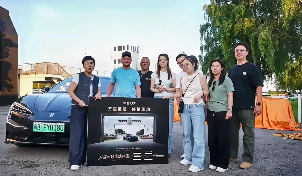 仰望U7万里征途，用颠覆性技术重新定义性能车。
大家都知道，传统性能车为了追求性