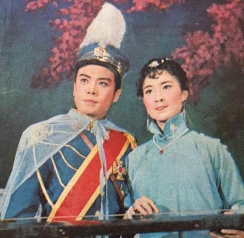 1904年，22岁的蔡锷迎娶29岁的刘长姑，怎料花轿临门，新娘誓死不嫁，蔡锷下不