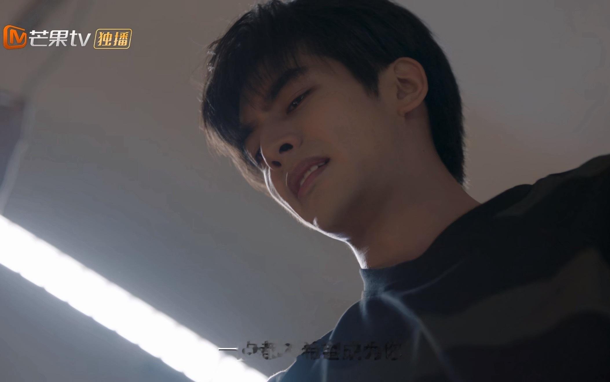 宋威龙这鼻孔角度都敢拍！ 