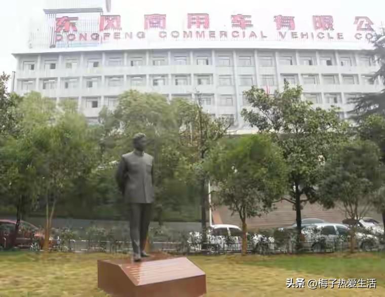 中国汽车工业的创始人，你认识几个？
1.红旗——饶斌
2.比亚迪——王传福
3.