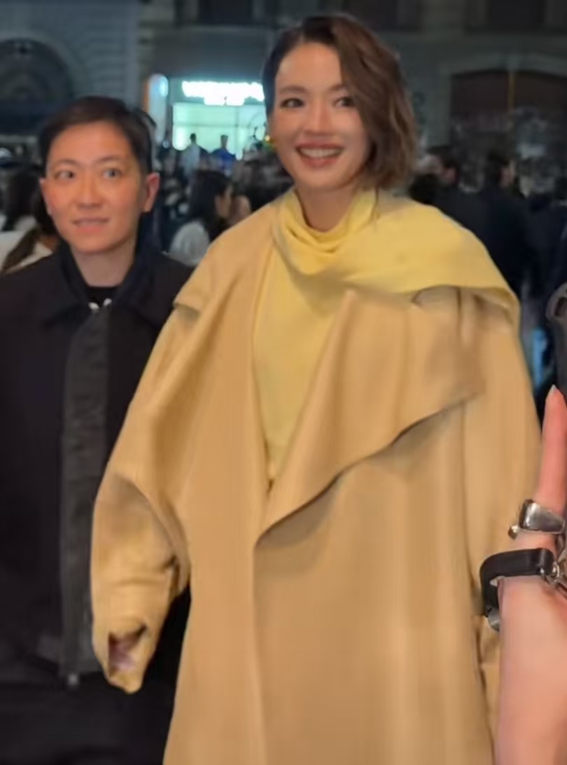 舒淇宋慧乔同框热聊舒淇宋慧乔聊啥呢 被舒淇宋慧乔的同框美晕！两人凑在一起聊天的画