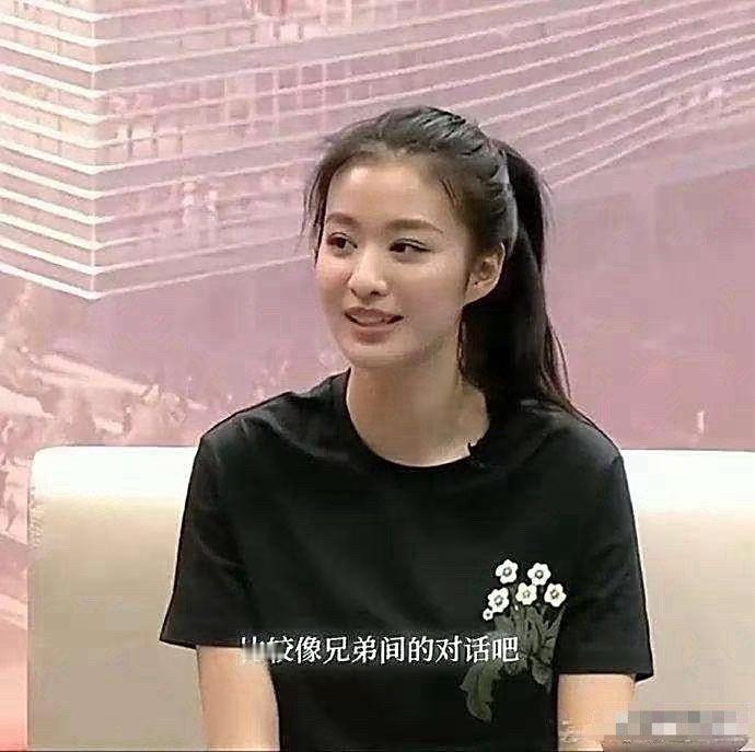 原来王楚然现实中长这样啊。 ​​​
