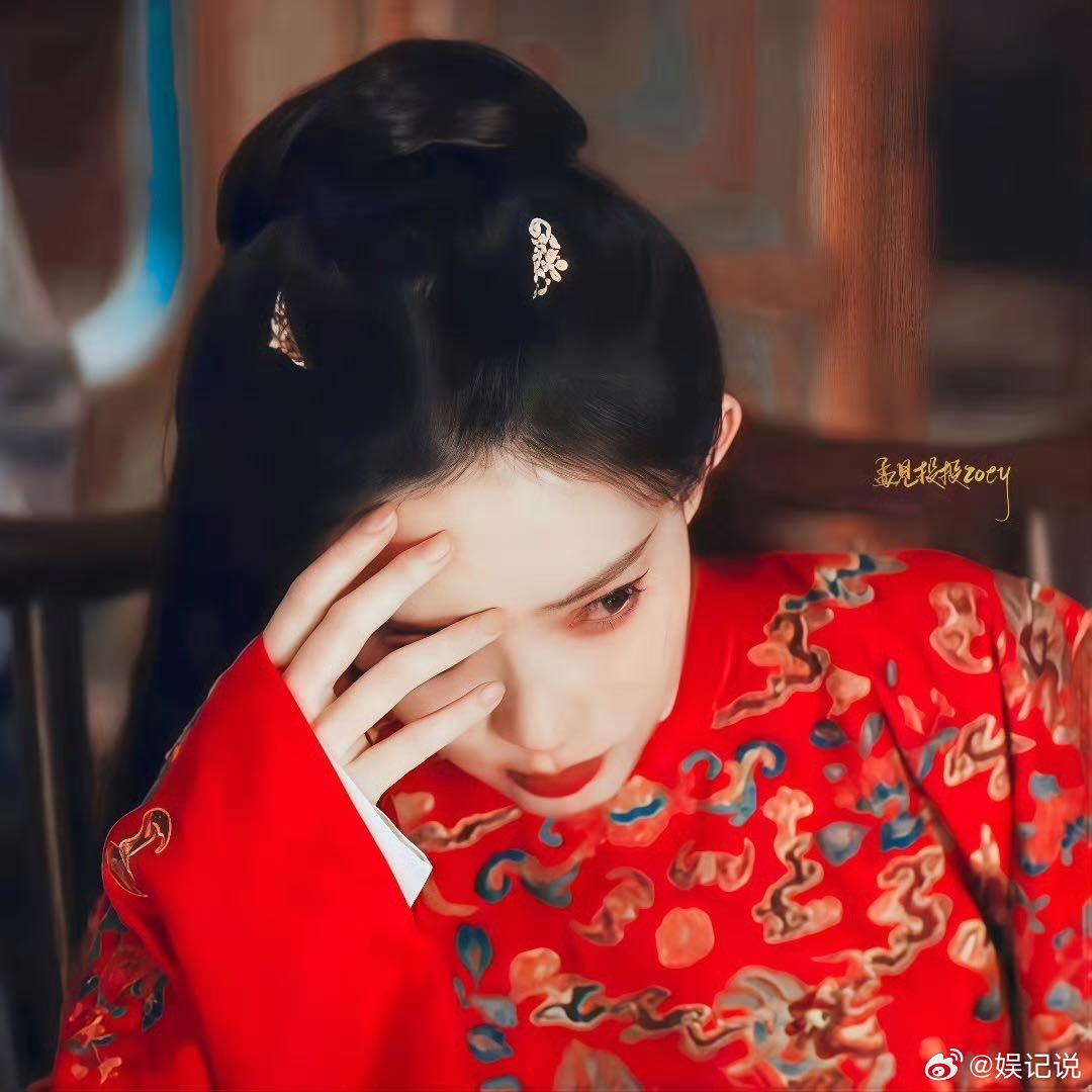 孟子义新婚造型百花杀 被《百花杀》汐和的新婚造型狠狠圈粉，红衣加身华丽大气，孟子