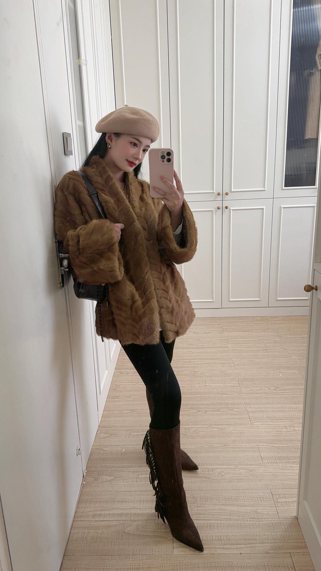 姐妹们，这样的衣服怎么穿才好看啊~