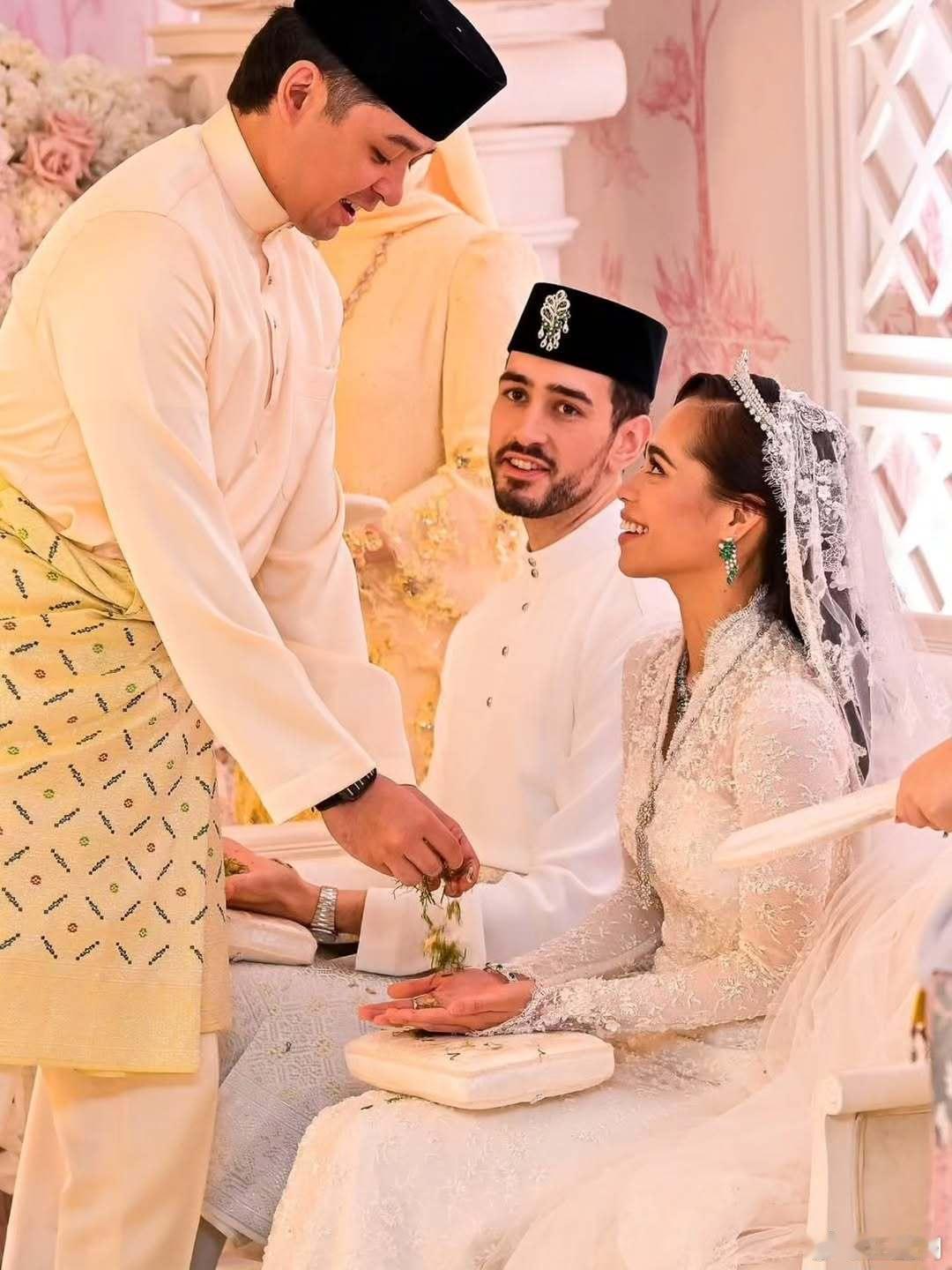 马来西亚王室 🇲🇾彭亨苏丹三公主利亚纳的英国丈夫克里斯托弗·莱昂内尔·弗罗加